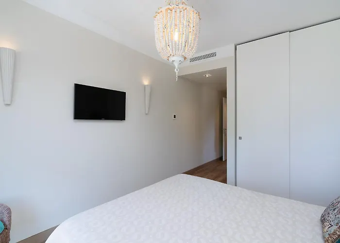 Belharucas, 400 Meters From *